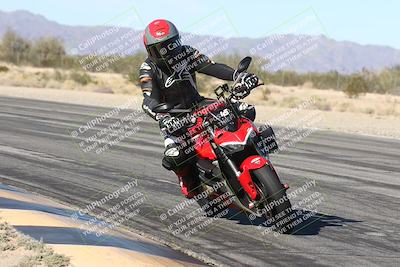 media/Dec-04-2025-Racers Edge (Thu) [[5ebc9f124d]]/3-B Group/3-Session 2 (Turn 7 Inside)/